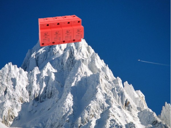 攀登者--如何選擇高海拔浪涌保護(hù)器【杭州光束防雷】