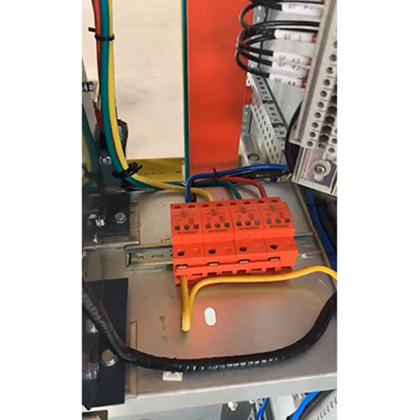 電涌保護(hù) 器