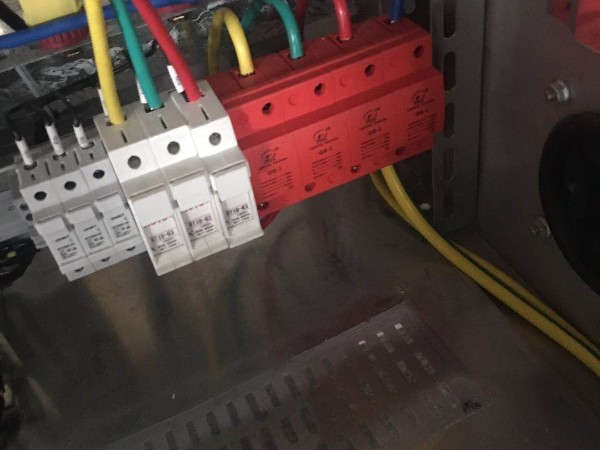 海拔較高的輸變電工程如何選擇國家電網(wǎng)浪涌保護器呢？[杭州光束防雷]