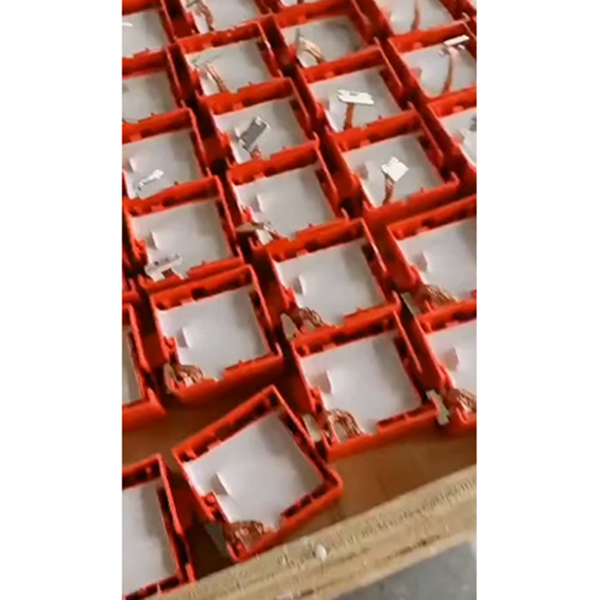 浪涌保護器上端斷路 器