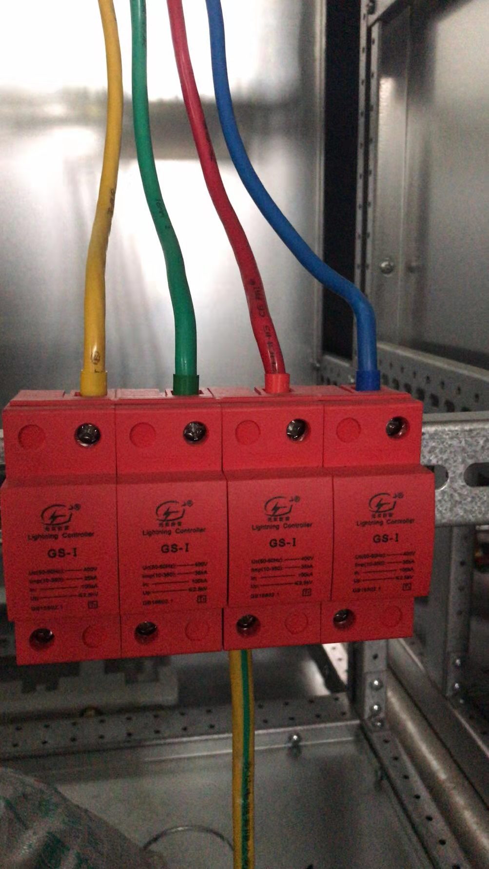 學(xué)校如何選擇防雷器？