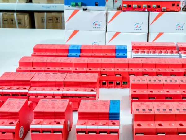 浪涌保護(hù)器